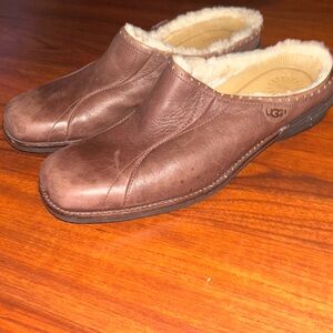UGG Australia LANGFORD Brown Leather Slip On MULES/CLOGS w/Shearling Lining Sz10
